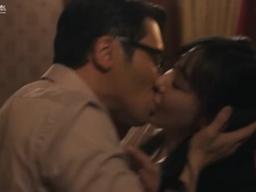 “변요한과 키스신 찍고 입술 퉁퉁 부어”... 티파니 <strong>인터뷰</strong>, 다시 봤더니