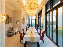 빛나는 연말 모임은 이곳에서