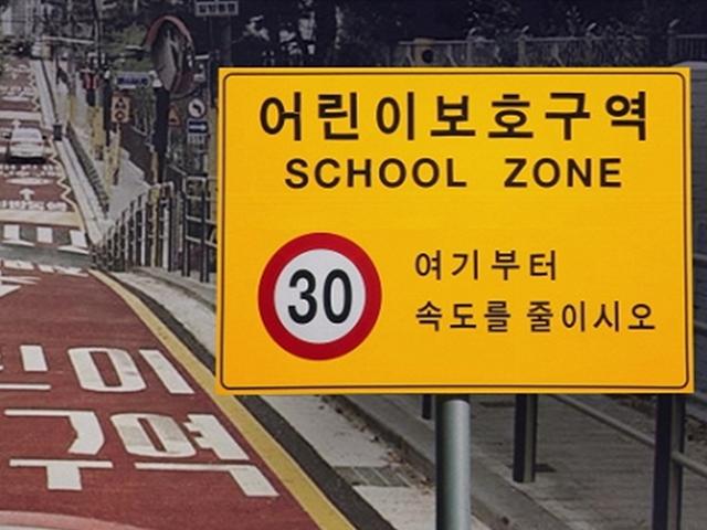 저가 커피 브랜드의 간판이 노란색인 이유